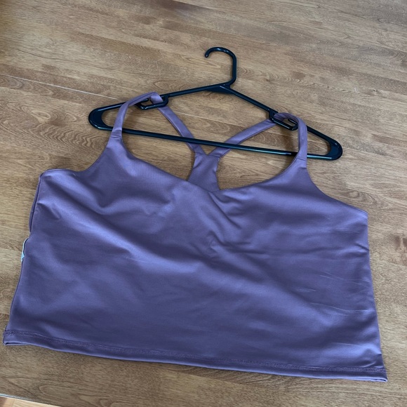 Abercrombie and Fitch metallic crop active crop top. - Picture 1 of 2